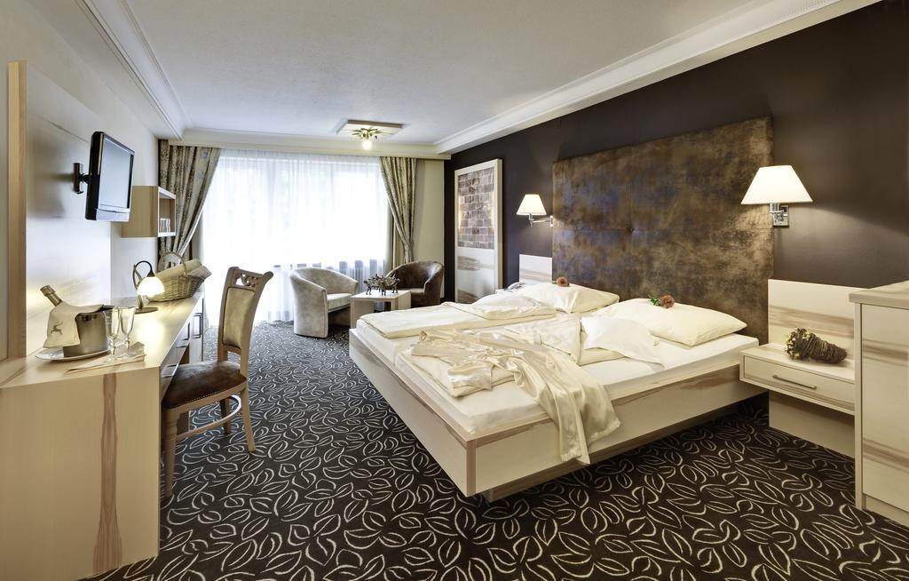 Hotel "Zum Ritter" Tannheim Ruang foto