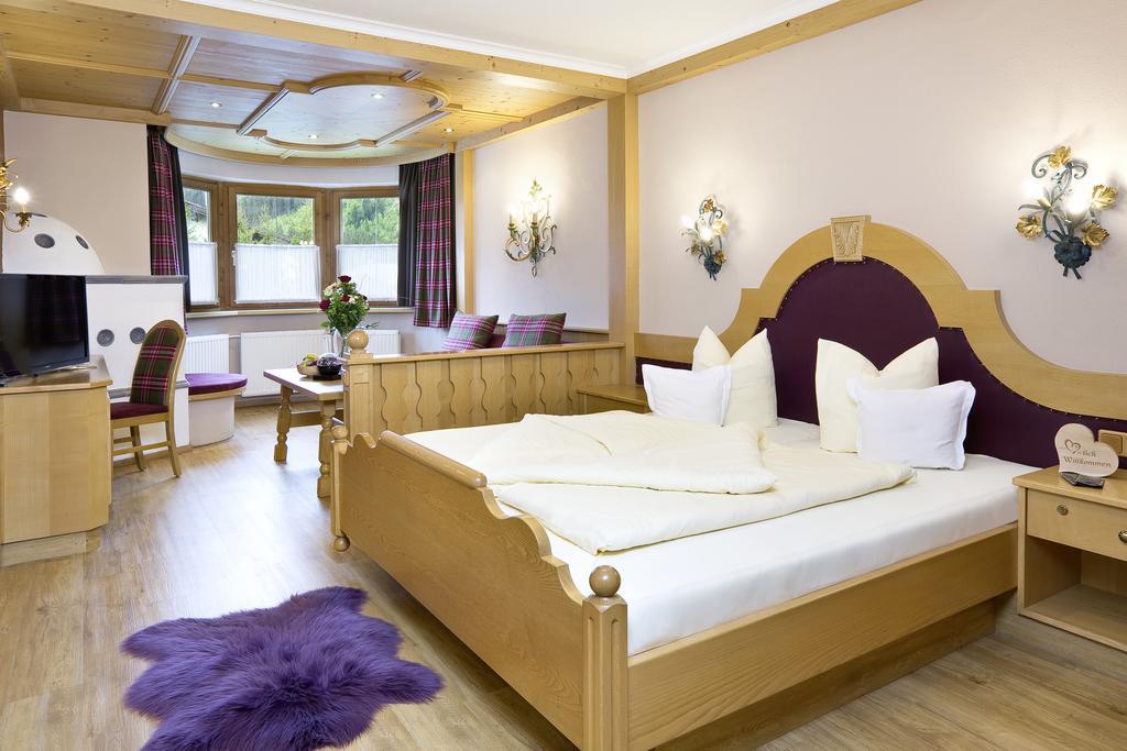 Hotel "Zum Ritter" Tannheim Bagian luar foto