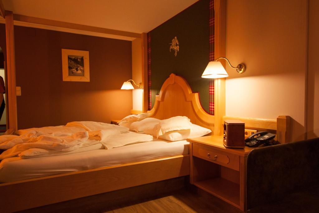 Hotel "Zum Ritter" Tannheim Bagian luar foto