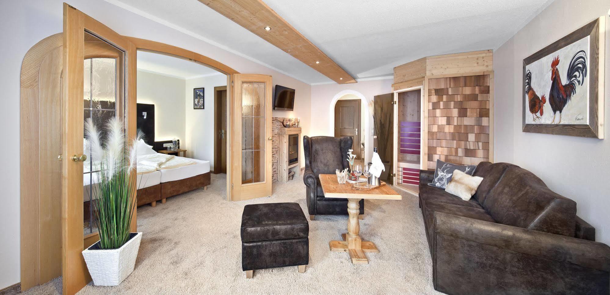 Hotel "Zum Ritter" Tannheim Bagian luar foto