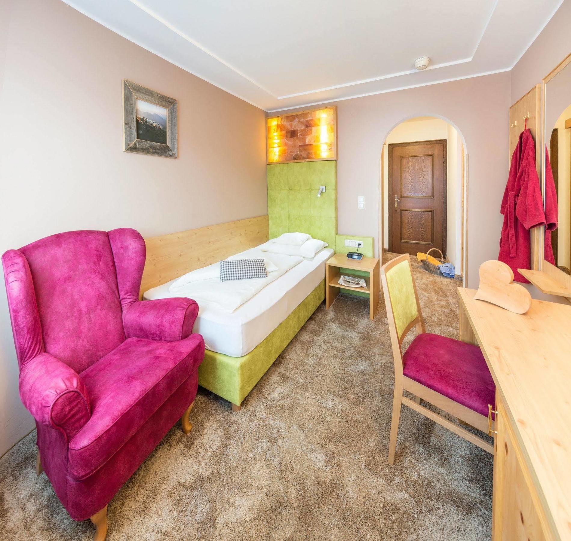 Hotel "Zum Ritter" Tannheim Bagian luar foto