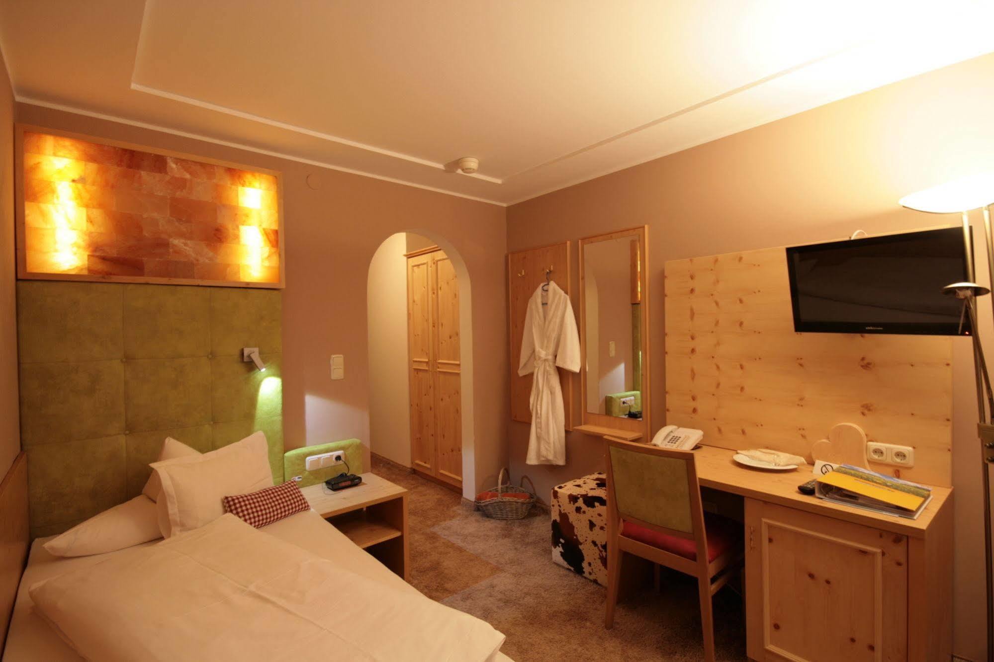 Hotel "Zum Ritter" Tannheim Bagian luar foto